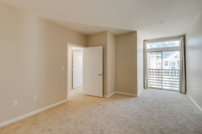 Building Photo - 550 Ortega Ave Apt B421 Awesome Penthouse ...