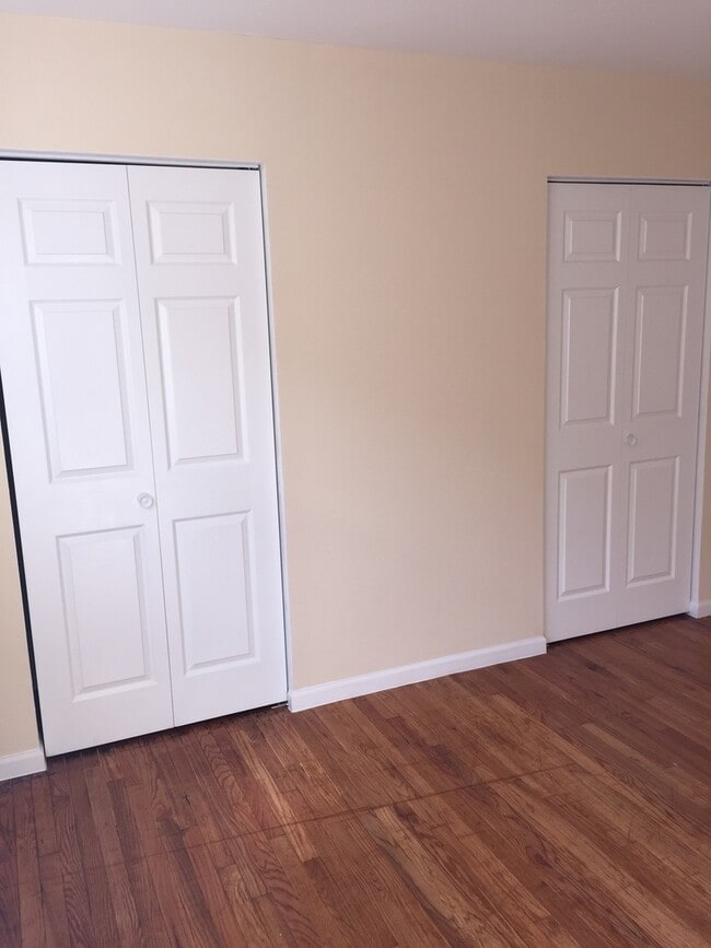 Building Photo - 5940 N Kenmore Ave