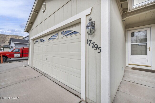 Building Photo - 17795 Oakview Ct
