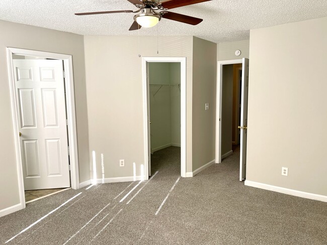 Building Photo - 6688 Sunset Hills Blvd