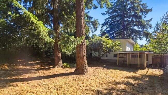 Building Photo - Charming Bellevue Home with Spacious Lot a...