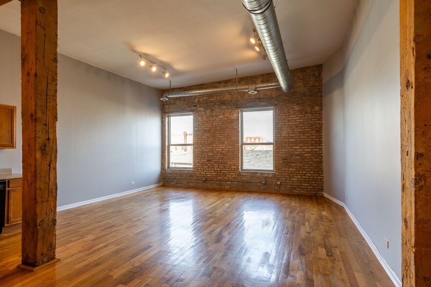 Building Photo - 1820 S Bishop St