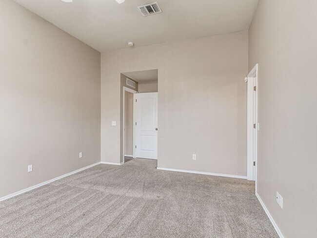 Building Photo - Beautiful Home in Edmond Community