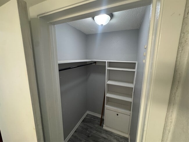 Building Photo - 3227 Fernrock Dr