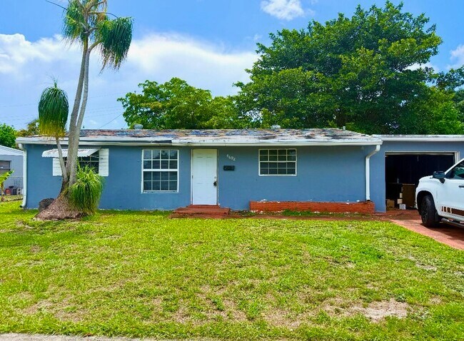 Primary Photo - 5698 Gramercy Dr