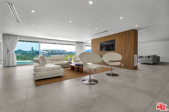 Building Photo - 849 Glenmere Way