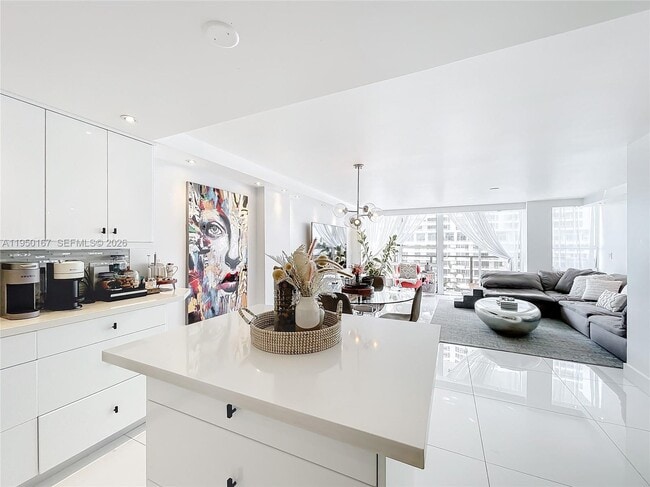 Building Photo - 600 NE 36th St