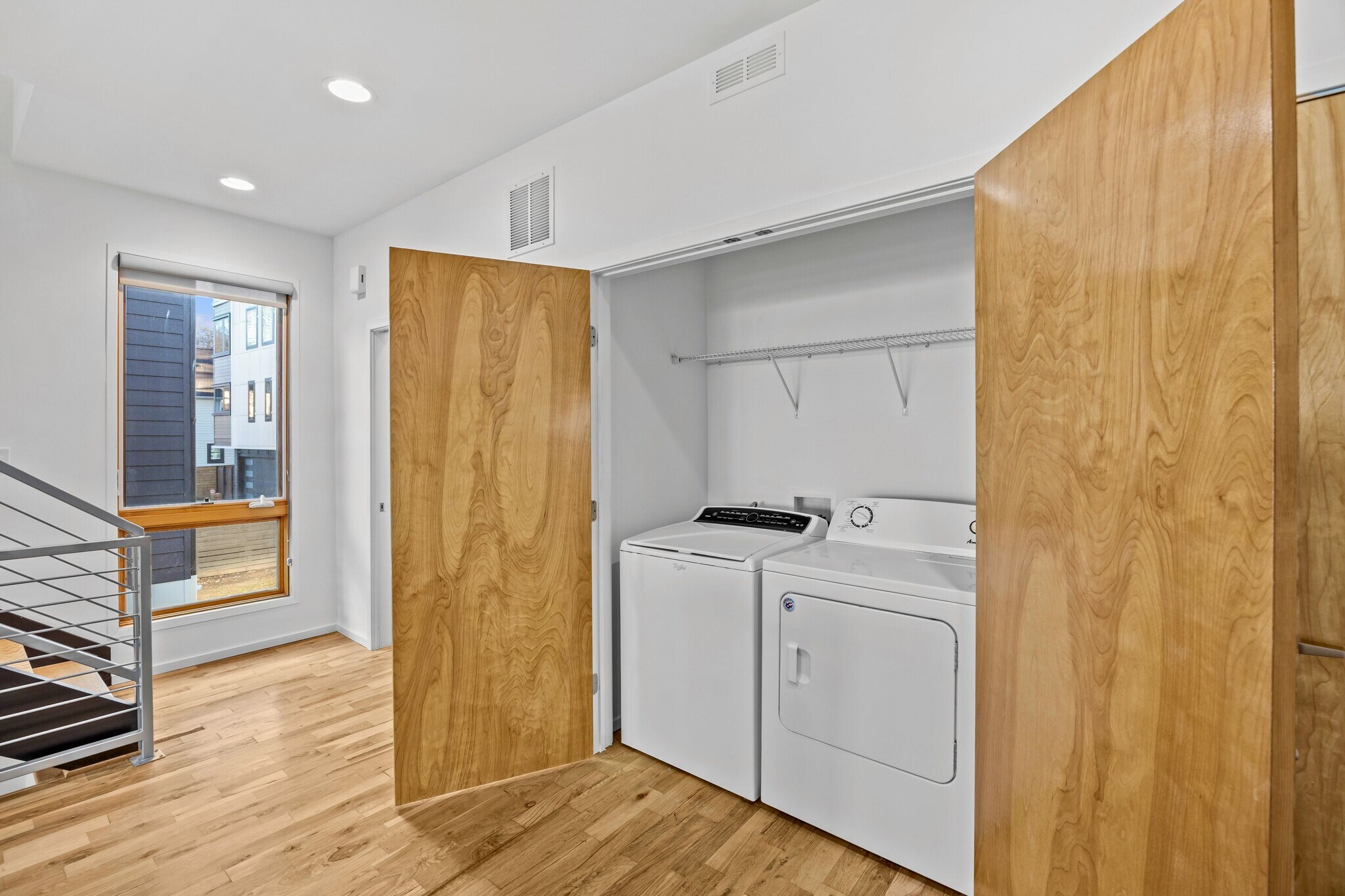 Building Photo - 909A Westbrook Dr