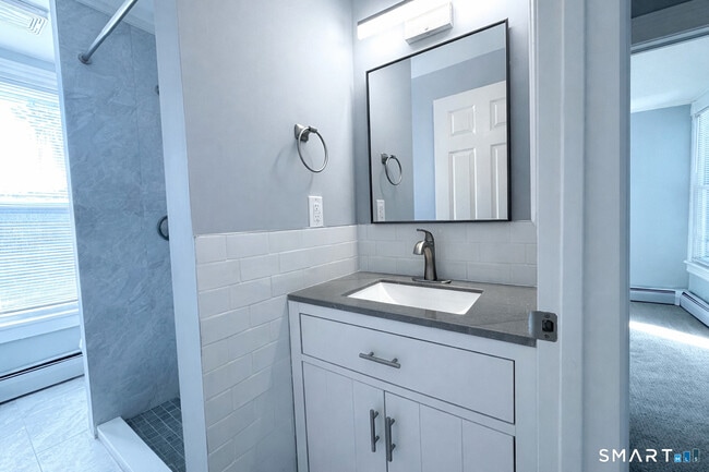 Building Photo - 10 Bayview Ave