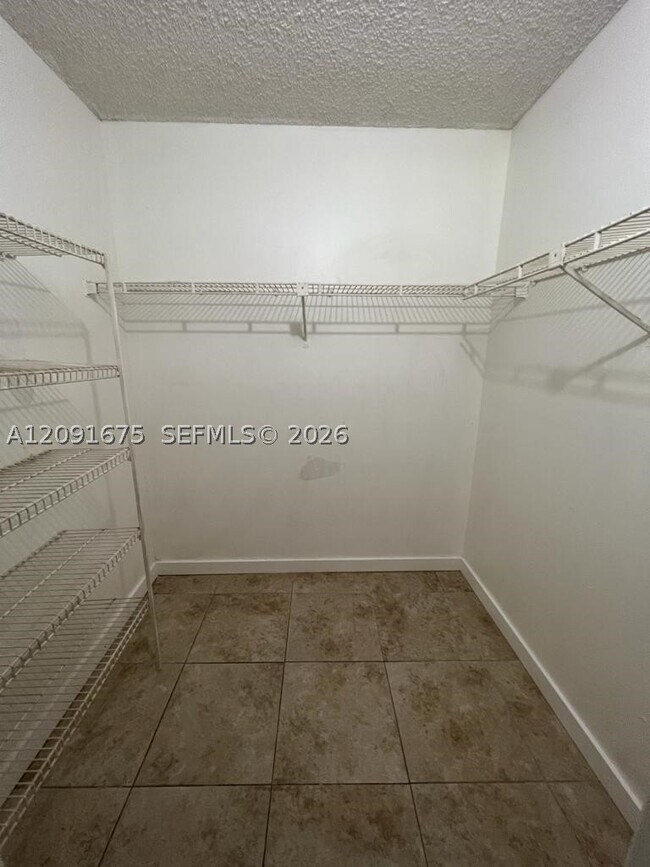 Building Photo - 9999 Summerbreeze Dr