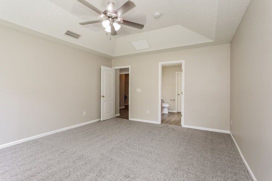 Building Photo - 2267 Brian Lakes Dr E