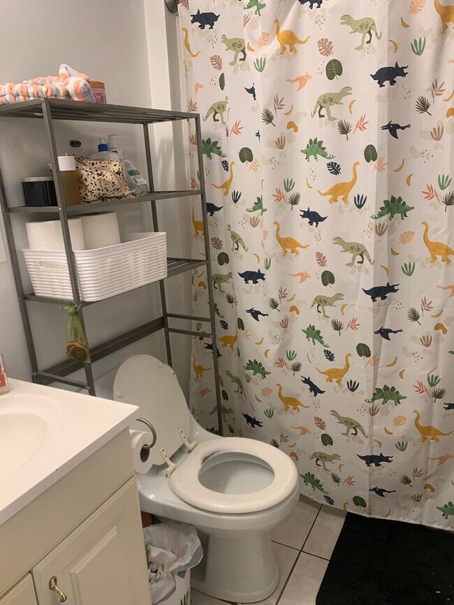 Building Photo - 3 BED RIGHT ACROSS FROM B.U. ~~ HEAT & HOT WATER INCLUDED