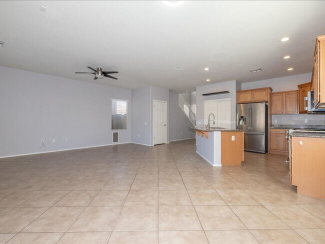 Building Photo - 4 Bedroom 3 Bathroom