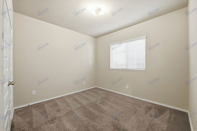 Building Photo - 8005 Gangway Dr