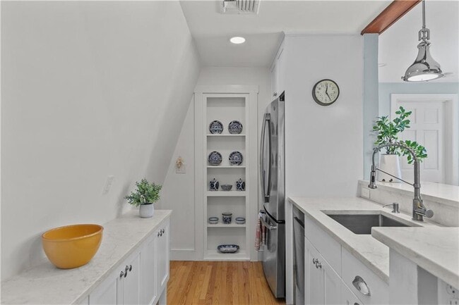 Building Photo - 99 Coggeshall Ave