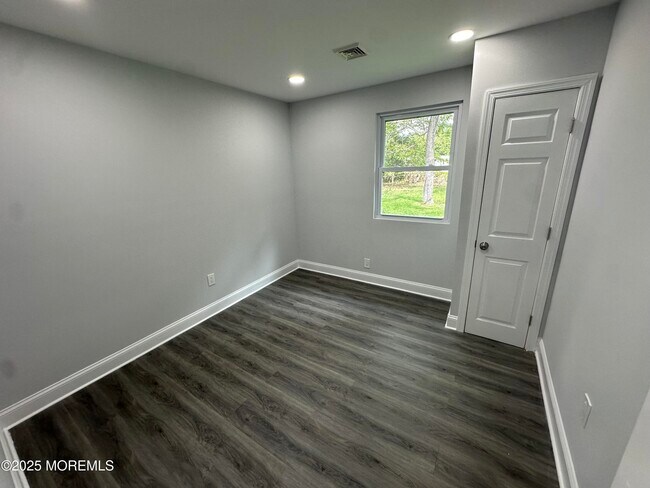 Building Photo - 105 Floyd Ln