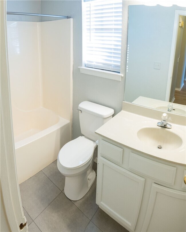 Building Photo - 654 Terry Ave