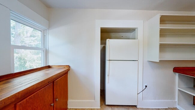 Building Photo - Spacious Apartments in Prime East Rock by East Rock Park!