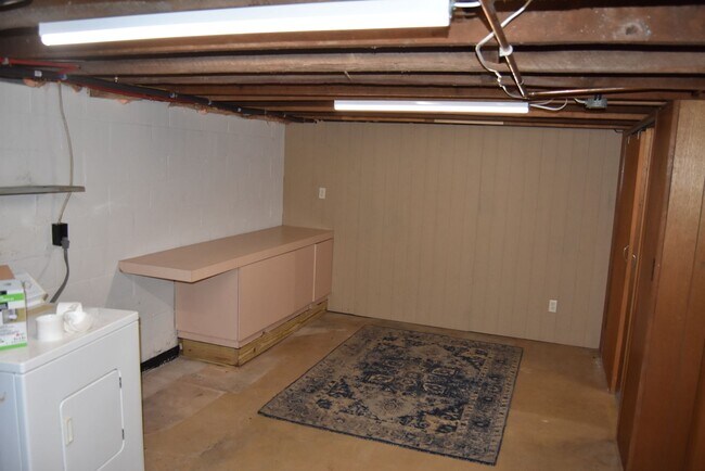 Building Photo - Single Family Home