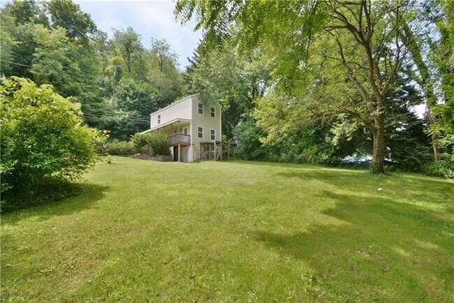 Building Photo - Adorable 2 Bed, 1 Bath Home in South Fayette - Covered Porches, Large Yard - Available as early a...