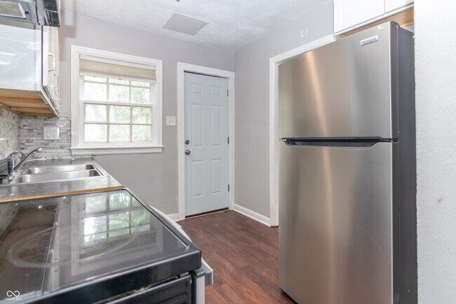 Building Photo - 3457 N Sherman Dr