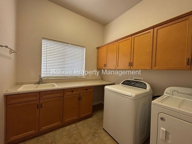 Building Photo - 963 Ranchview Cir