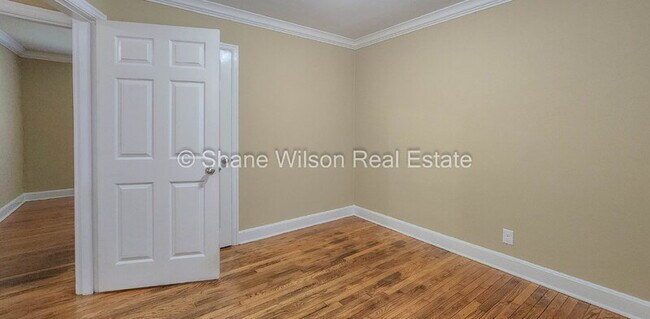 Building Photo - 1005 Mountain View Dr