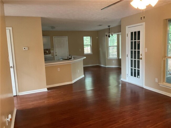 Building Photo - 2570 Treasure Ct