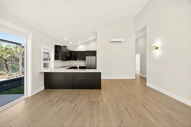 Building Photo - Newly Built Ashland Gem with Fireplace & S...