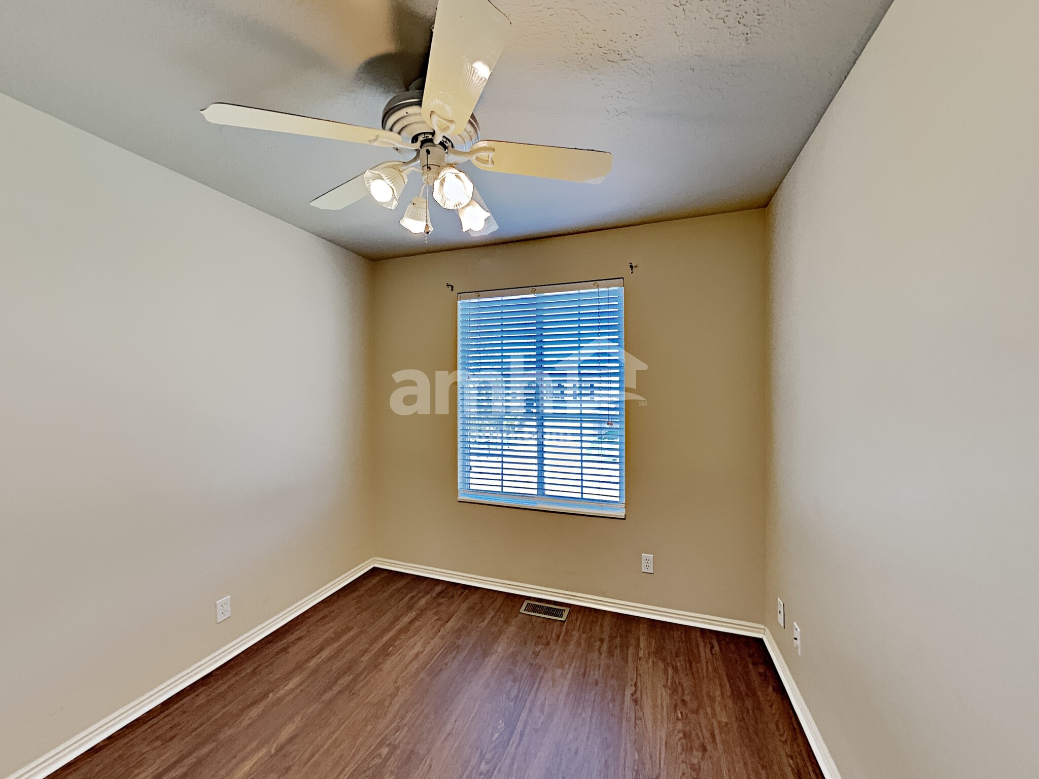 Building Photo - 128 E 350 S
