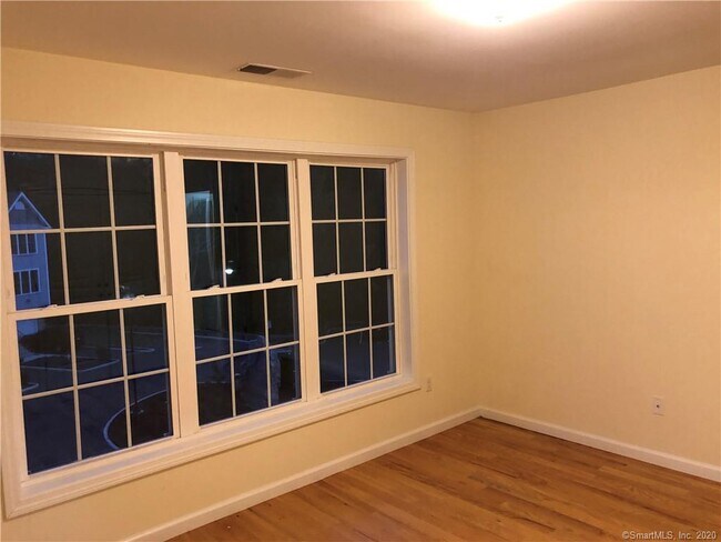 Building Photo - 19 Oak Meadows Dr