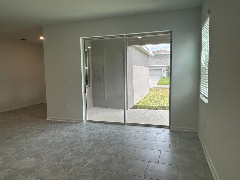 Building Photo - 2147 Sweet Honey Ln