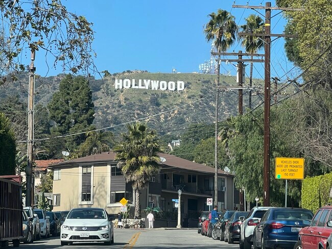 Building Photo - 6121 Glen Holly St