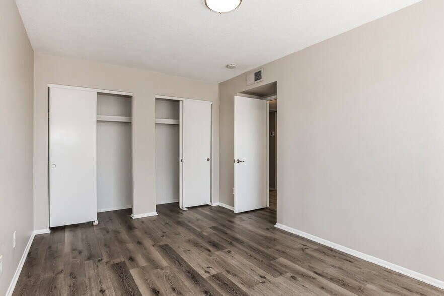 Building Photo - 2300 E Chicago St