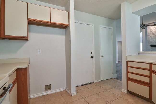 Building Photo - 10910 Scenic Dr