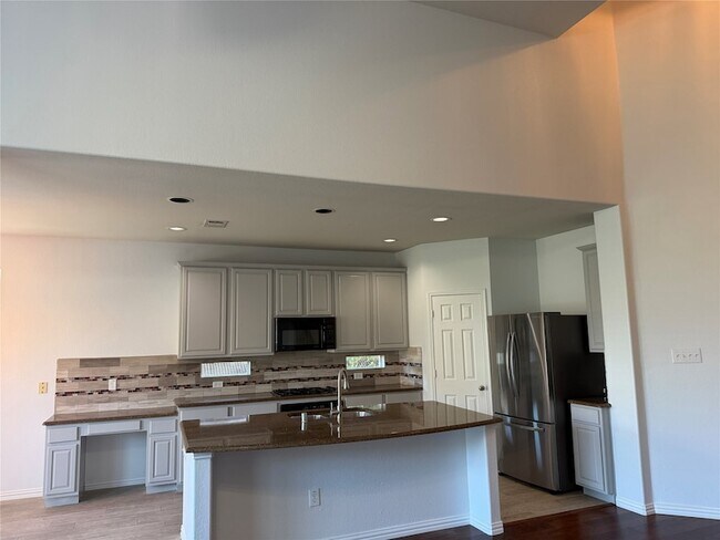 Building Photo - 8373 Brightside Ln