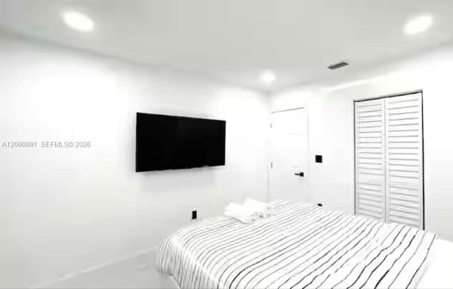 Building Photo - 301 SW 136th Ct