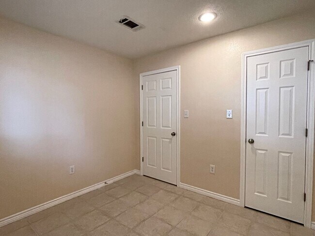 Building Photo - 1190 Bernice Ln