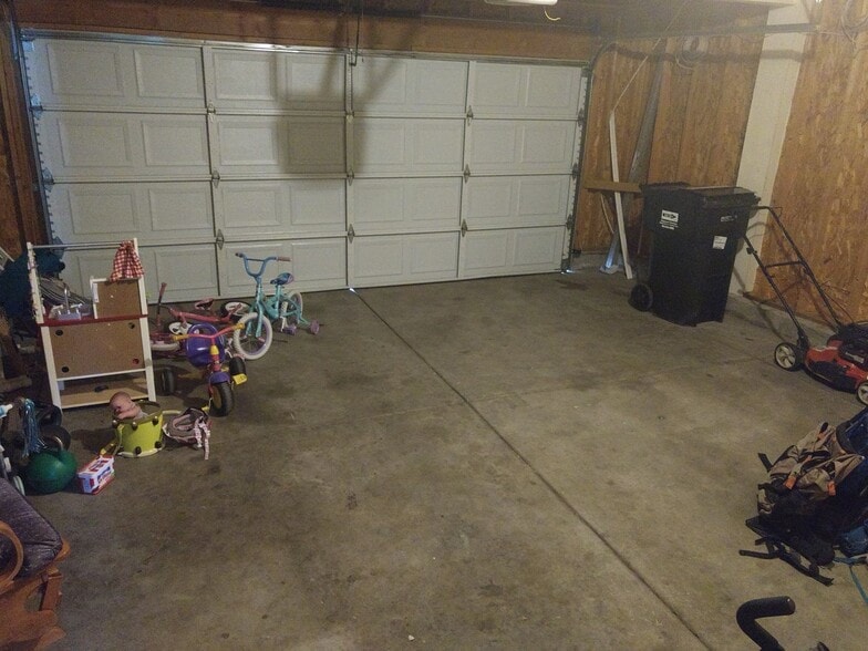 Building Photo - 6511 Stagecoach Ave