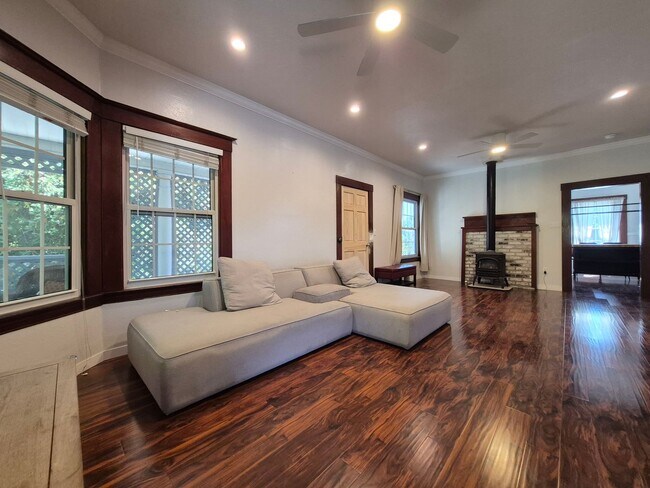 Building Photo - Spacious Duplex with EV Charger and Yard