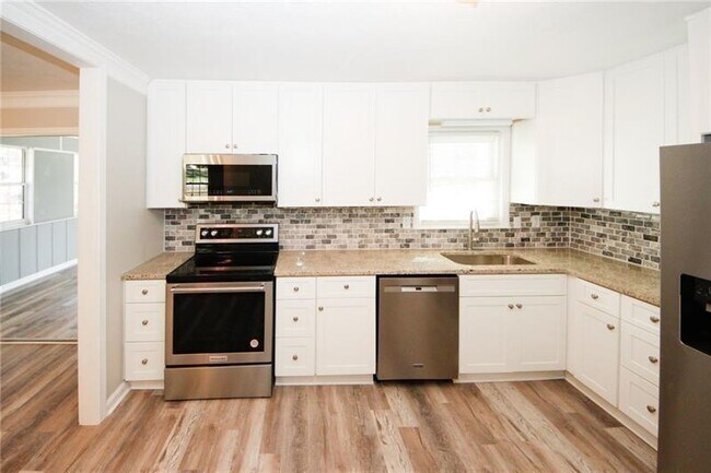 Building Photo - 1616 W Kellogg Cir