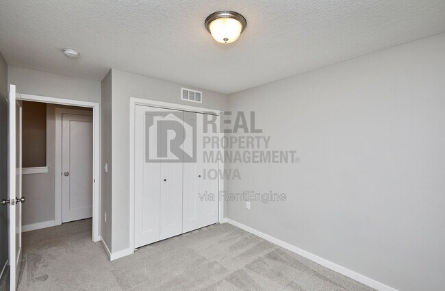Building Photo - 9654 Turnpoint Dr