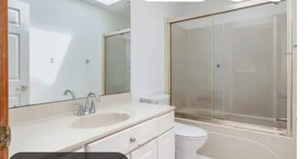 Building Photo - 5261 Oakbrook Dr