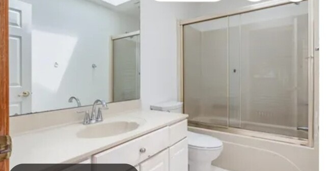 Building Photo - 5261 Oakbrook Dr