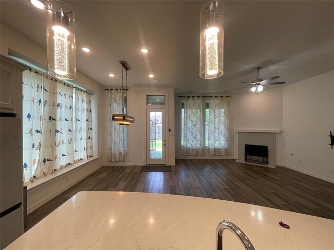 Building Photo - 3023 Dragonlet Ln