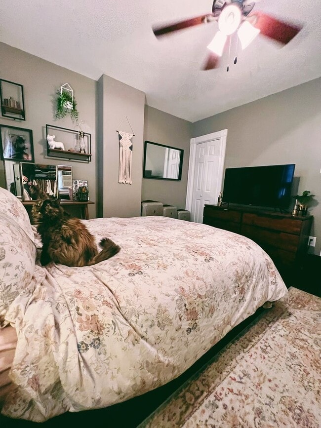 Building Photo - Gorgeous 2-Bed Townhome in Pennsport! Available on NOW!