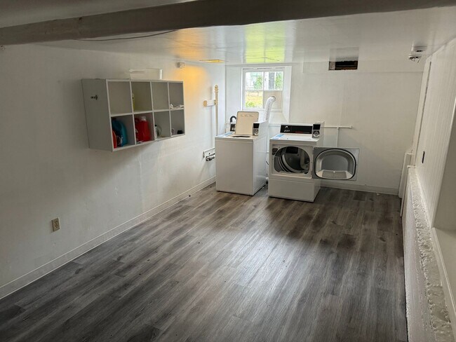 Building Photo - Studio in Downtown Eugene