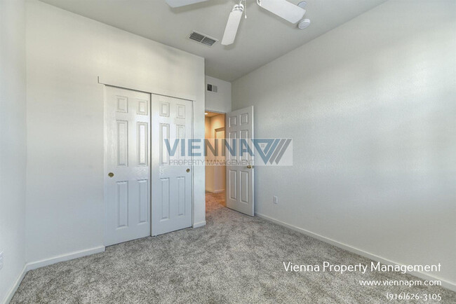 Building Photo - 1003 Ferry Cir
