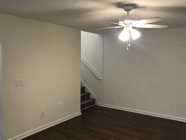 Building Photo - 1528 Milford Pl SW