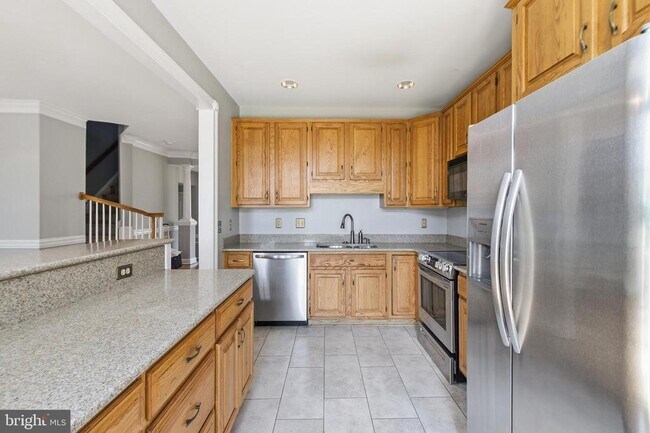 Building Photo - 6323 Barcroft Mews Dr